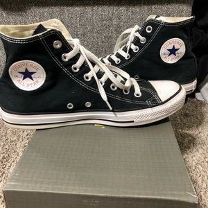 Used Converse high top color:black size 9